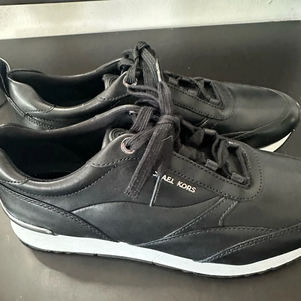 🆕Michael Kors Allie Stride Leather Sneakers